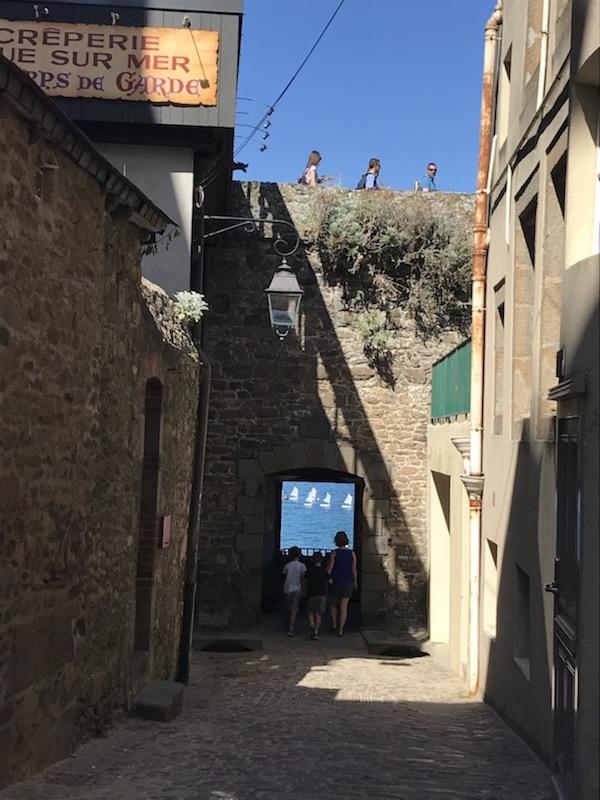 暑いのでブルターニュへ行く .FR a l'epoque