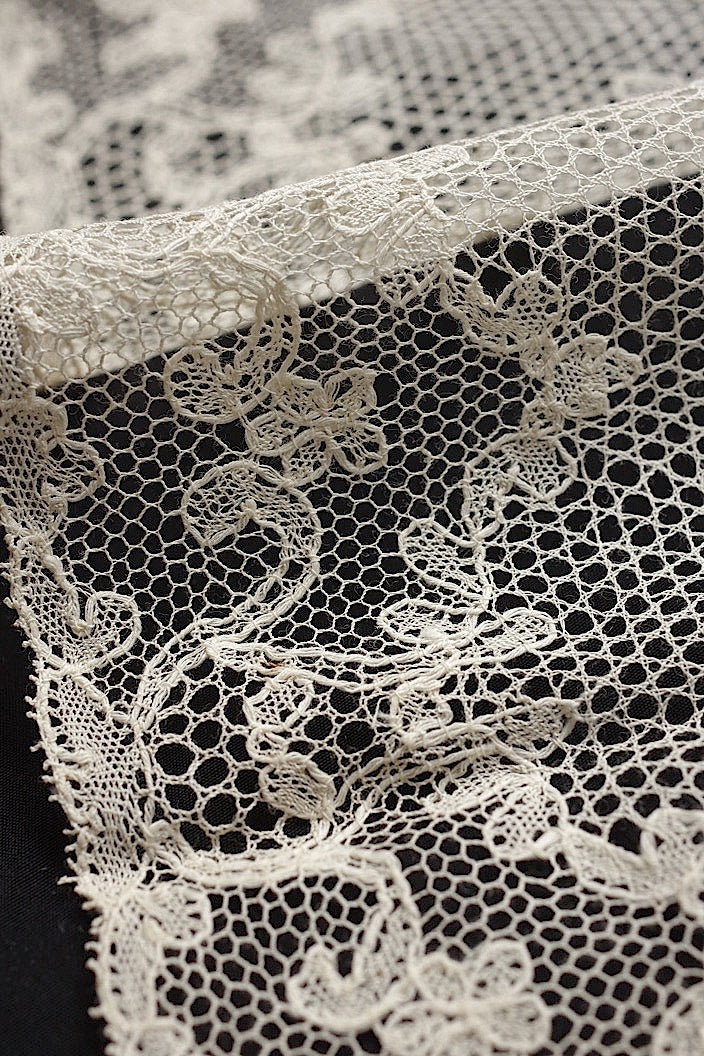 dentelle antique antique lace wide lace and petit cross