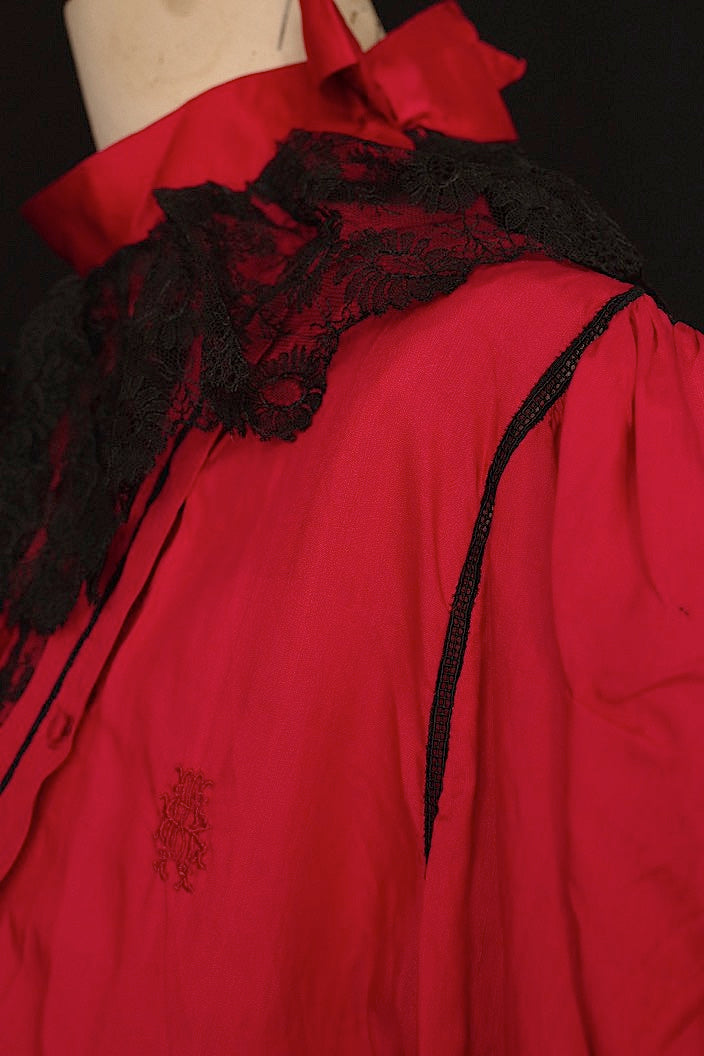 vêtement antique antique lace blouse red