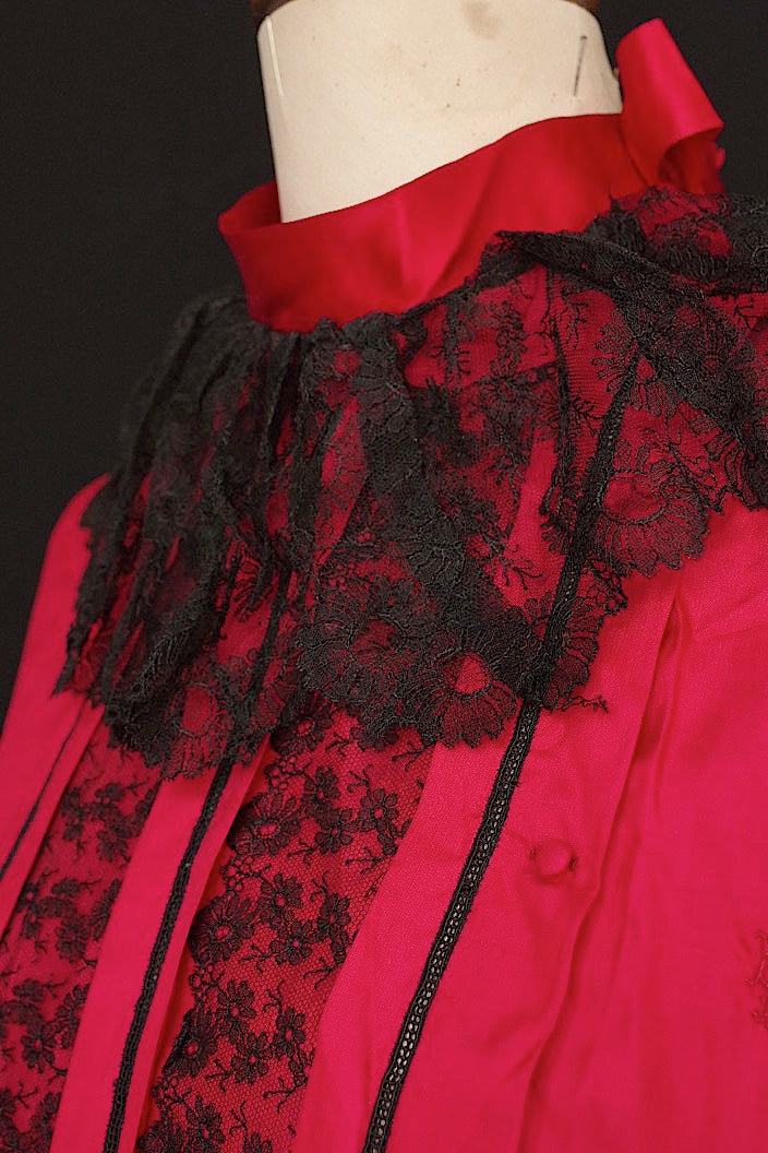 vêtement antique antique lace blouse red