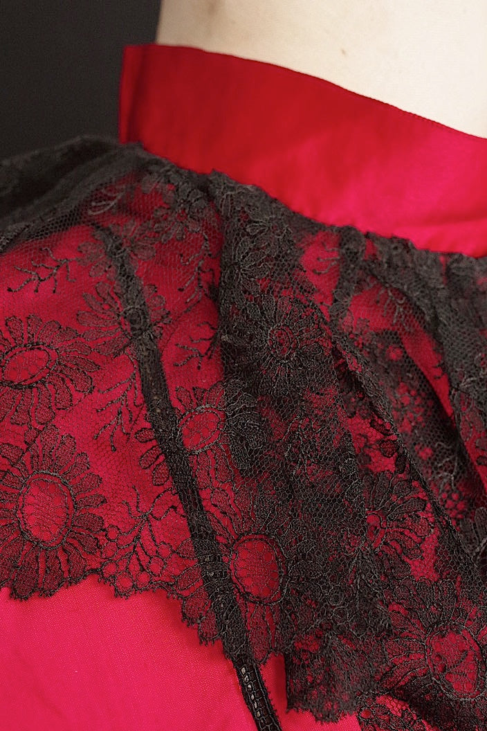 vêtement antique antique lace blouse red