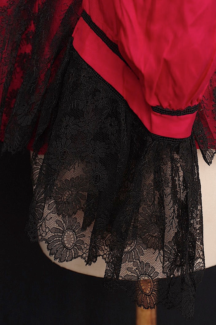 vêtement antique antique lace blouse red