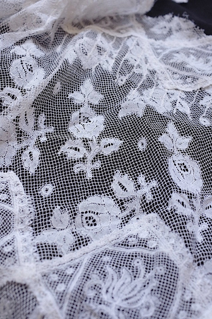 dentelle antique antique lace lace hem torn