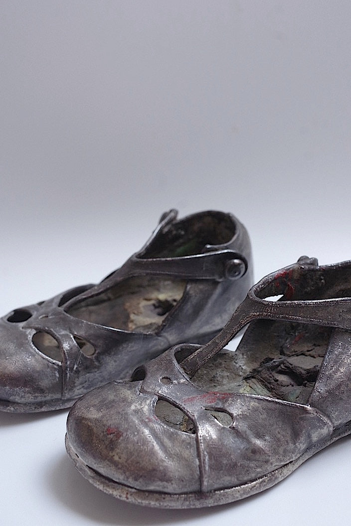 l'objet  antique アンティークオブジェ 子供靴 .FR a l'epoque