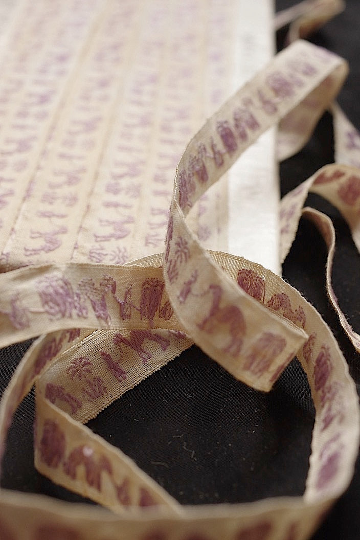 dentelle  antique アンティークruban ラクダ .FR a l'epoque