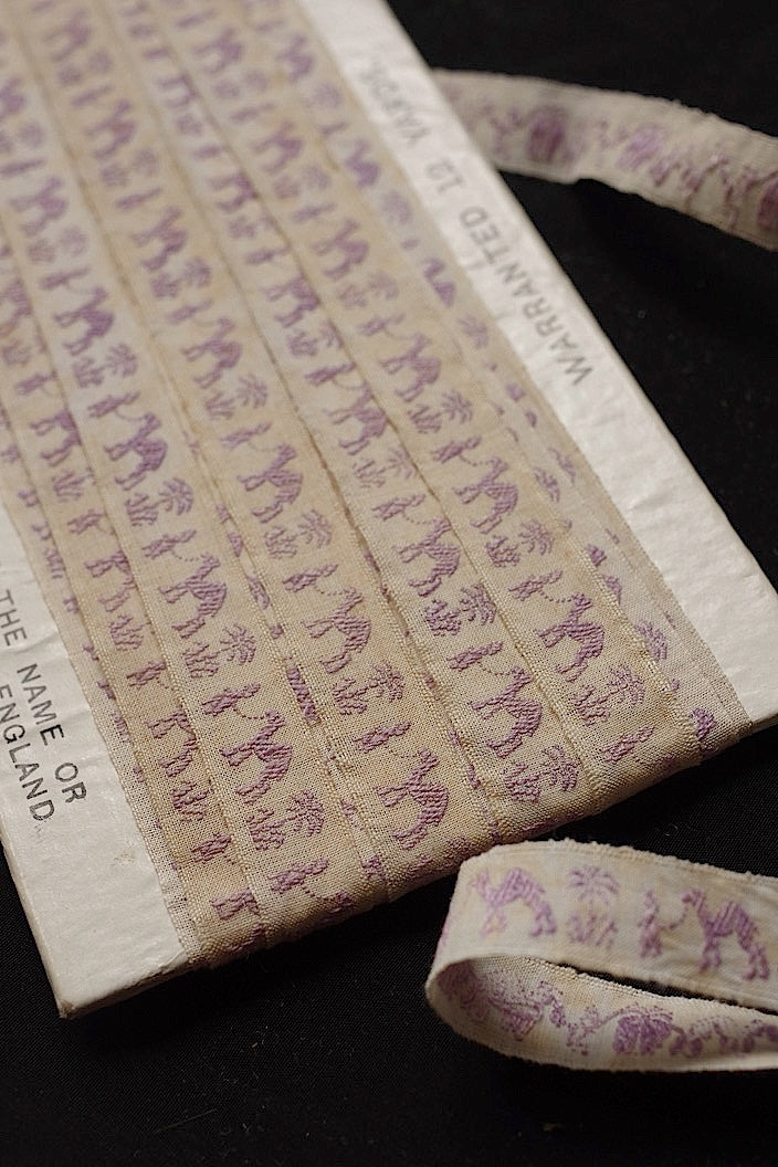 dentelle  antique アンティークruban ラクダ .FR a l'epoque