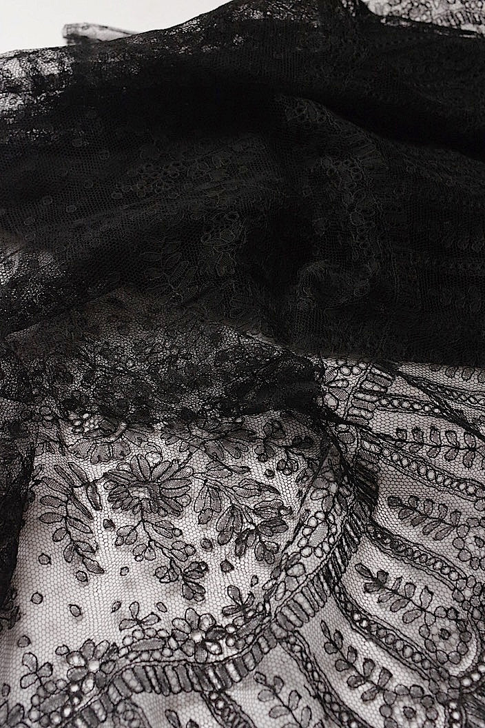 dentelle  antique アンティークレース シャンティイレース .FR a l'epoque