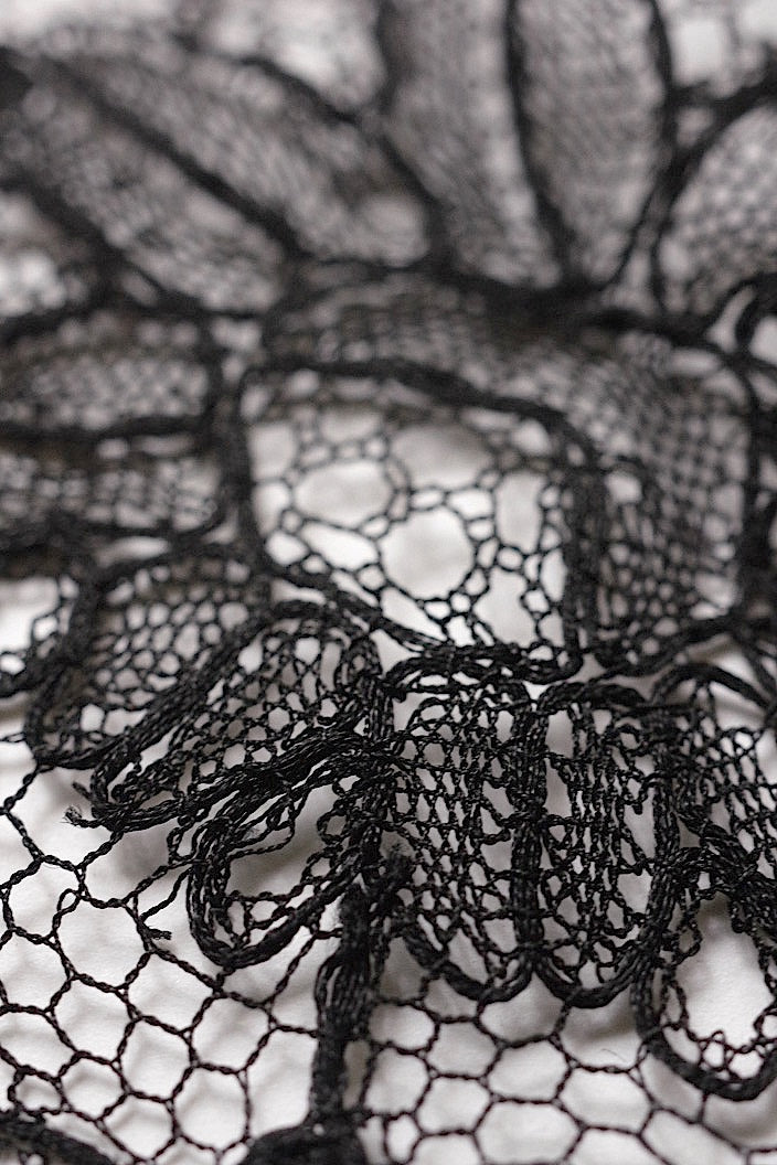 dentelle  antique アンティークレース シャンティイレース .FR a l'epoque