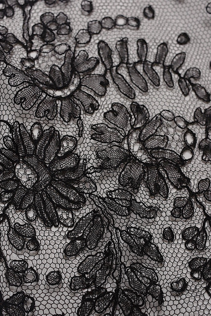 dentelle  antique アンティークレース シャンティイレース .FR a l'epoque