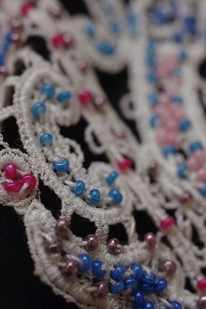 dentelle antique アンティークレース 色レース、ビーズレース
