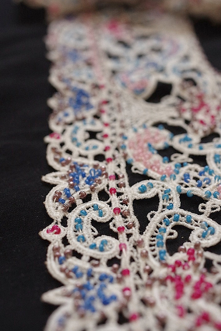 dentelle antique アンティークレース 色レース、ビーズレース