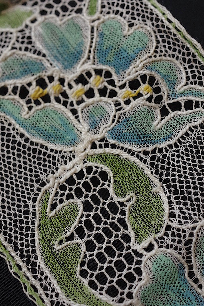 dentelle antique アンティークレース 色レース、ビーズレース