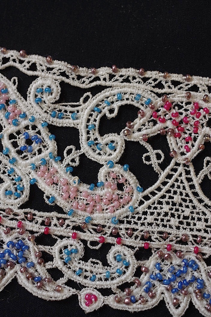 dentelle antique アンティークレース 色レース、ビーズレース