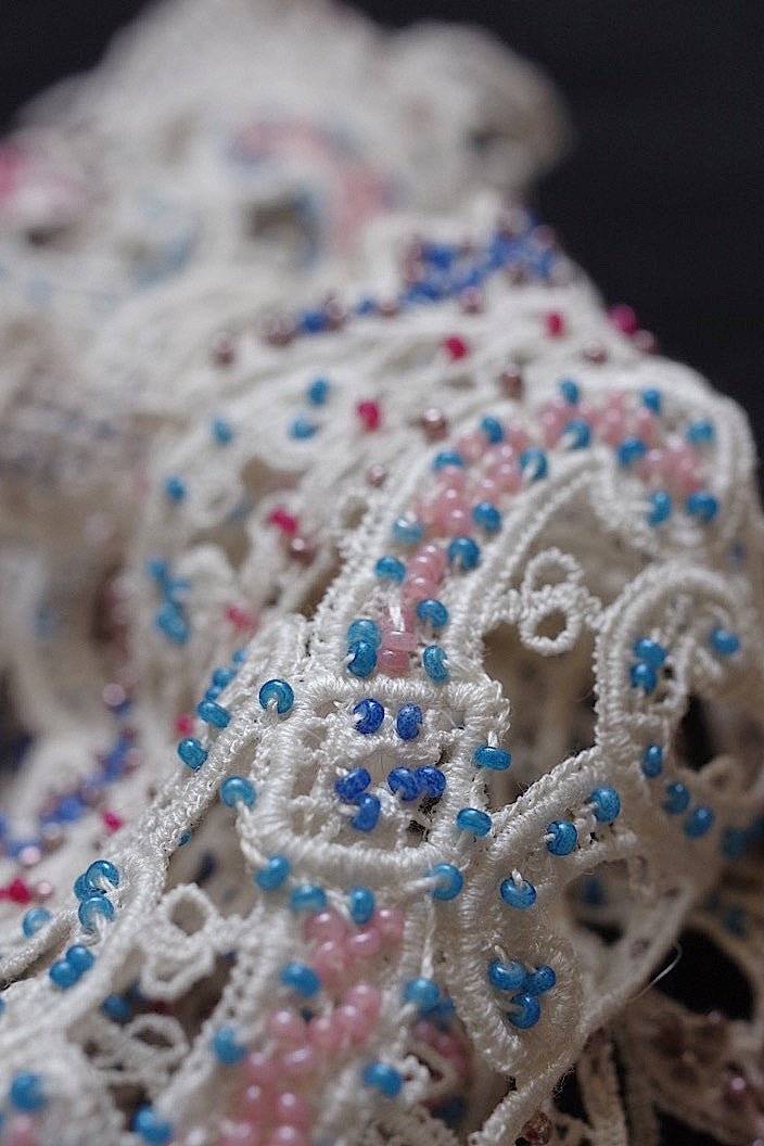 dentelle antique アンティークレース 色レース、ビーズレース