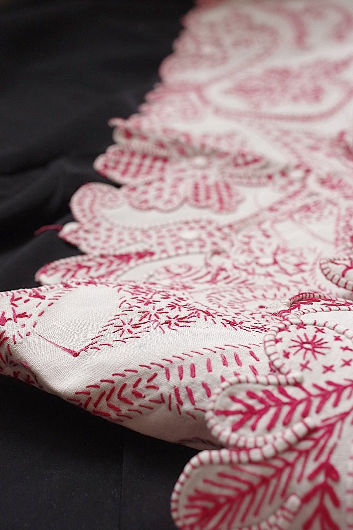 linge de maison antique アンティークレース クロス 赤刺繍