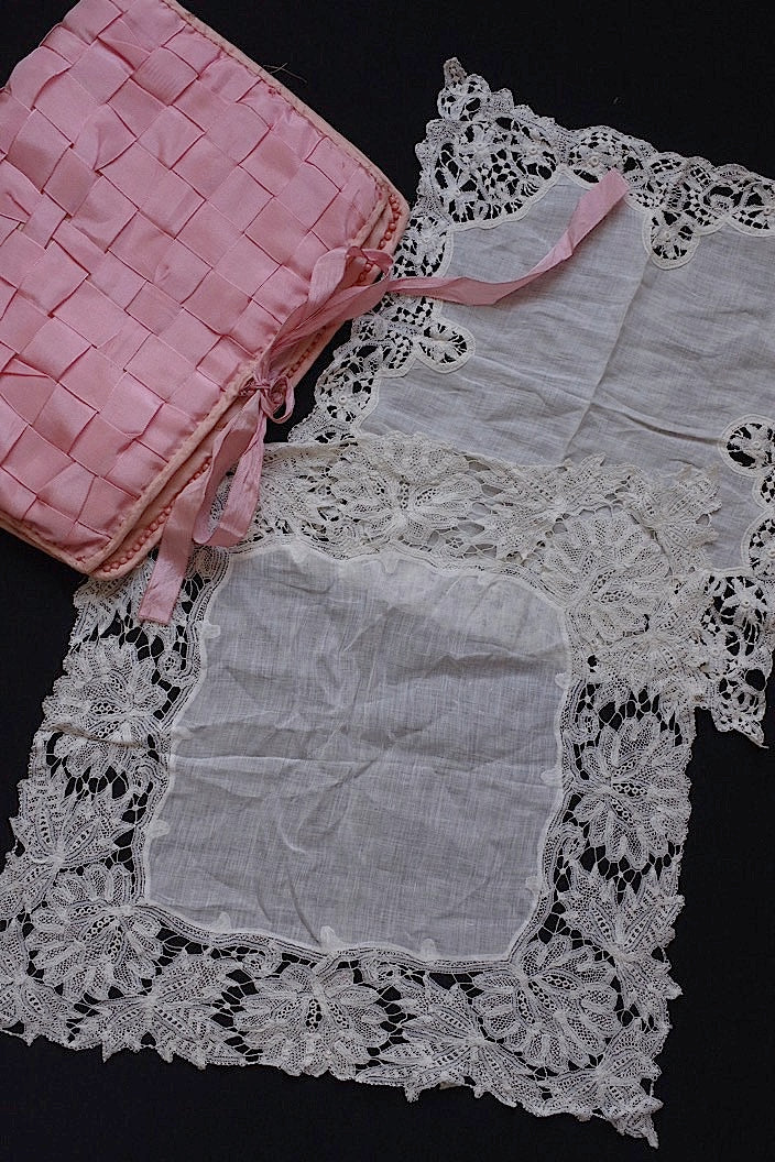 dentelle antique アンティークレース ハンカチ2つ+クッション