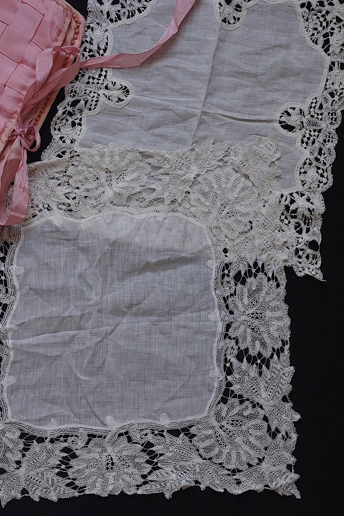 dentelle antique アンティークレース ハンカチ2つ+クッション