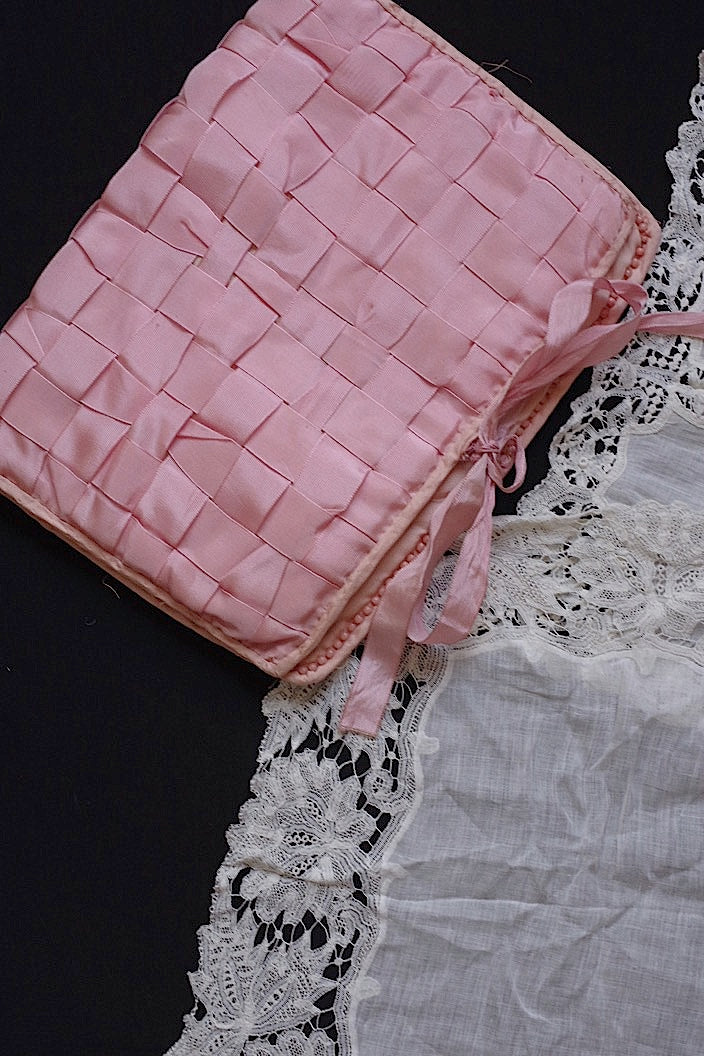 dentelle antique アンティークレース ハンカチ2つ+クッション