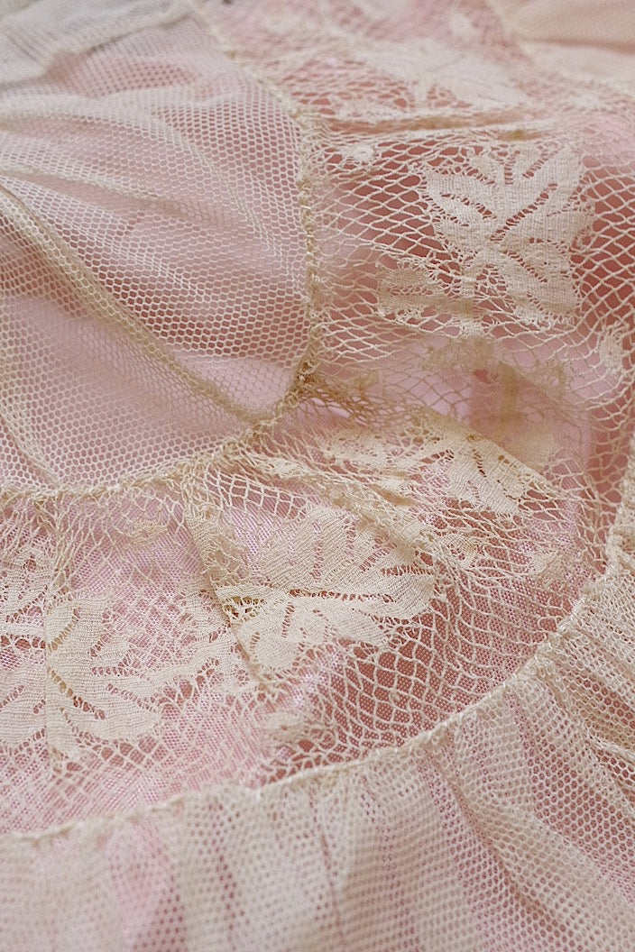 dentelle antique アンティークレース 半月型 クッションカバー .FR a l'epoque