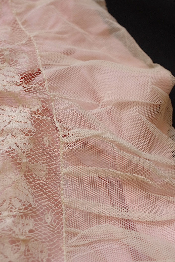 dentelle antique アンティークレース 半月型 クッションカバー .FR a l'epoque