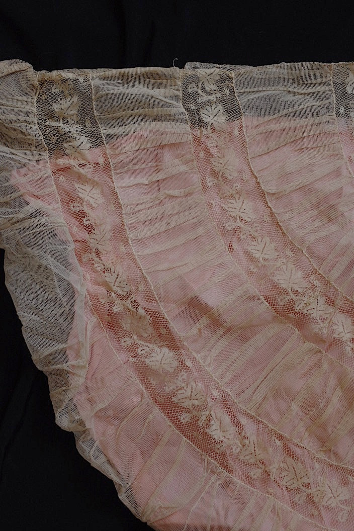 dentelle antique アンティークレース 半月型 クッションカバー .FR a l'epoque