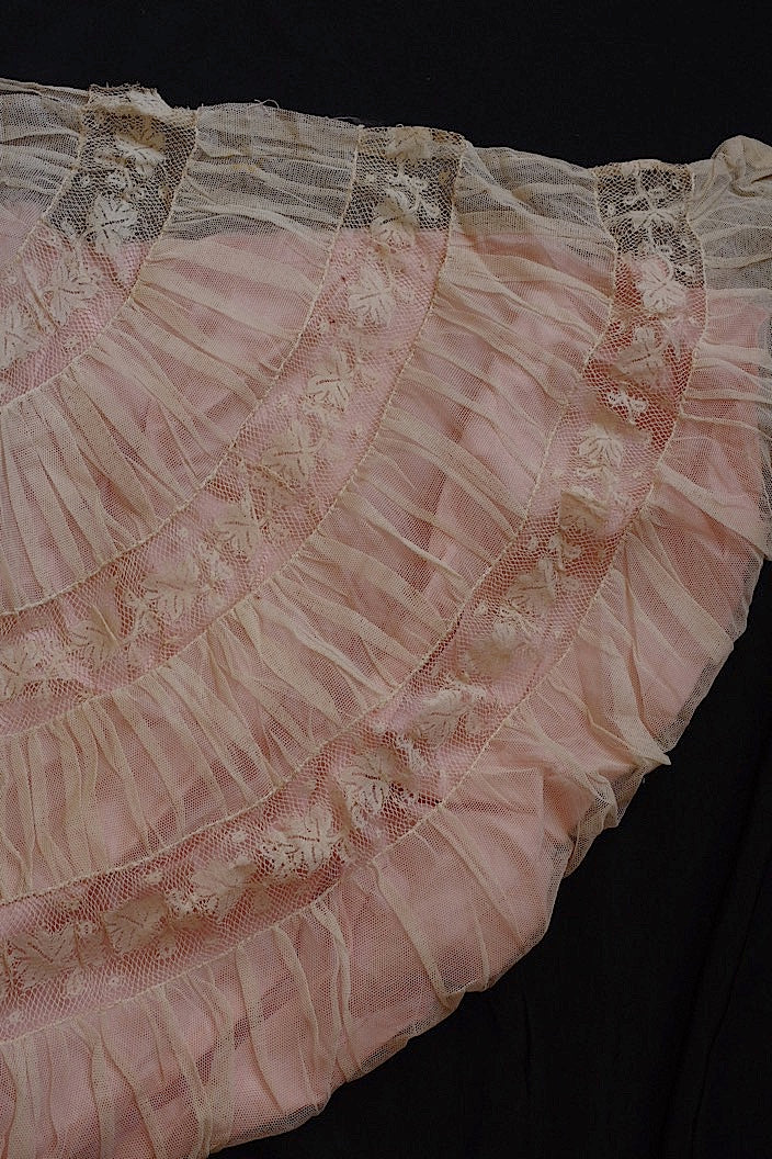 dentelle antique アンティークレース 半月型 クッションカバー .FR a l'epoque
