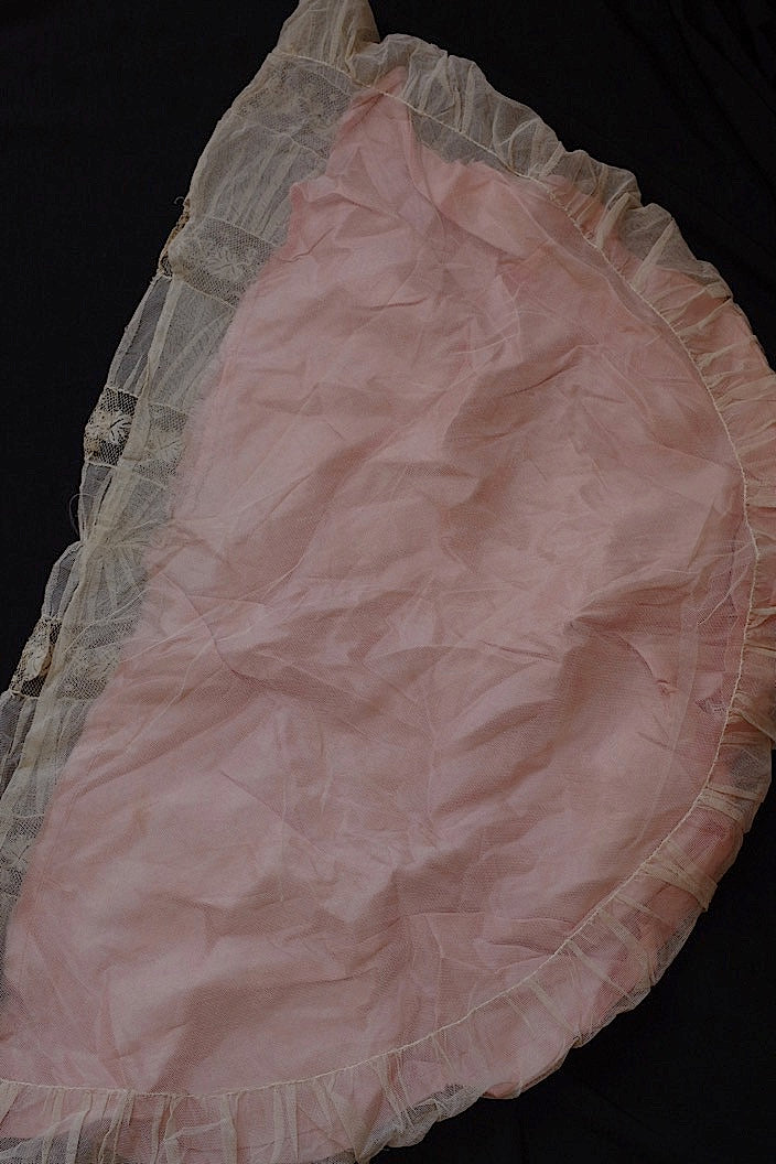 dentelle antique アンティークレース 半月型 クッションカバー .FR a l'epoque