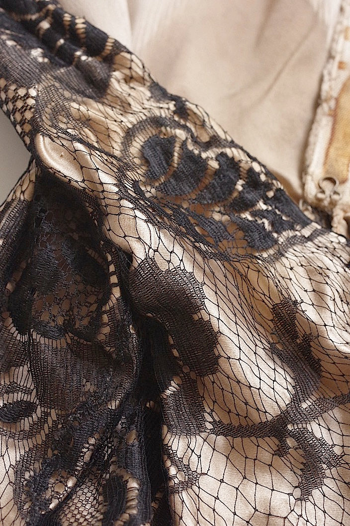 dentelle antique アンティークレース シャンティイレース+ビスティエ .FR a l'epoque