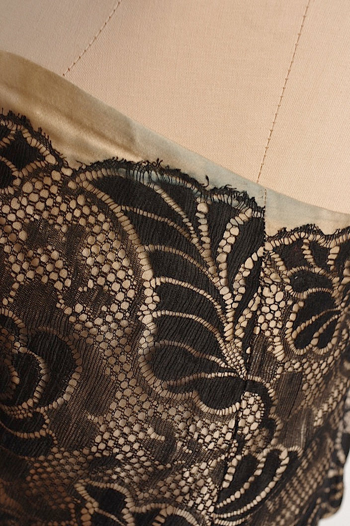 dentelle antique アンティークレース シャンティイレース+ビスティエ .FR a l'epoque