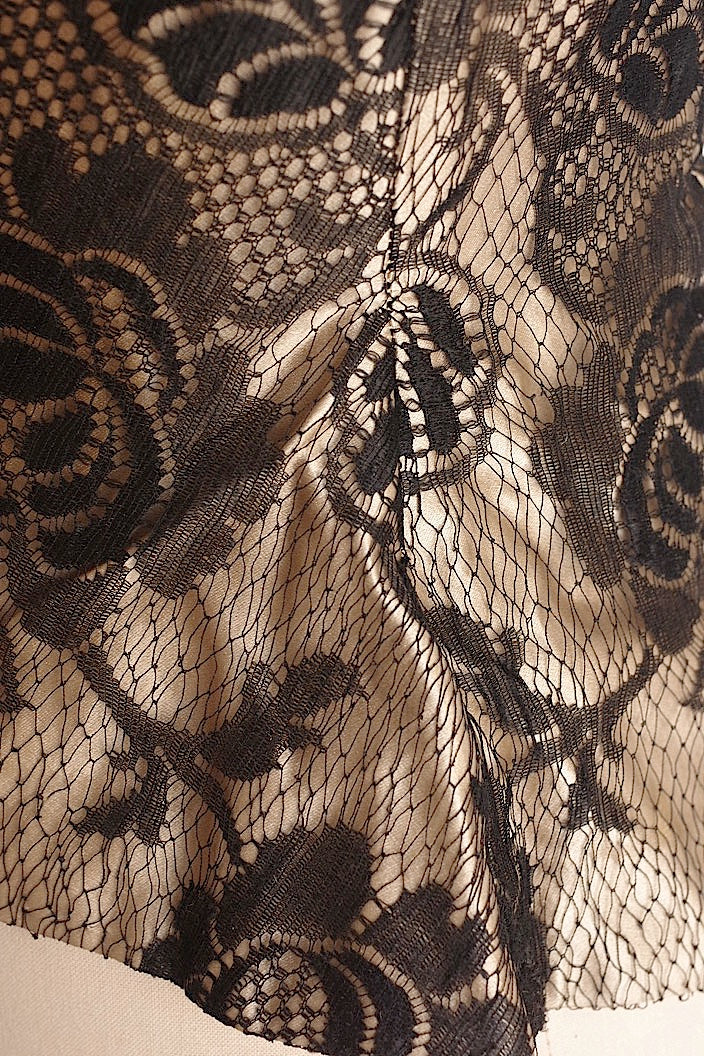 dentelle antique アンティークレース シャンティイレース+ビスティエ .FR a l'epoque