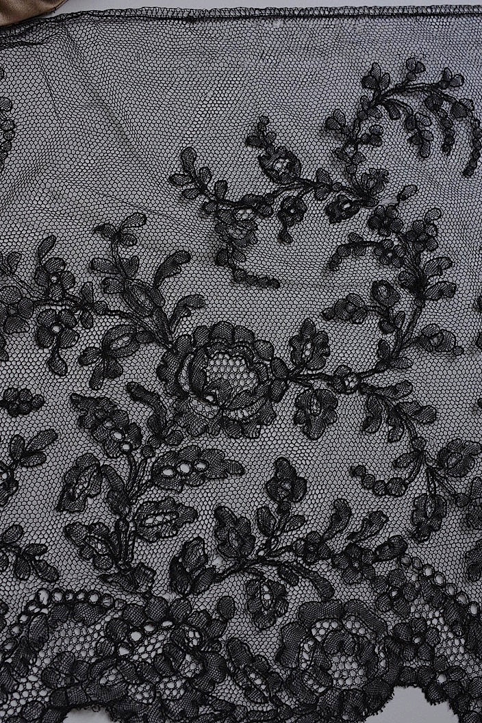 dentelle antique アンティークレース シャンティイレース+ビスティエ .FR a l'epoque