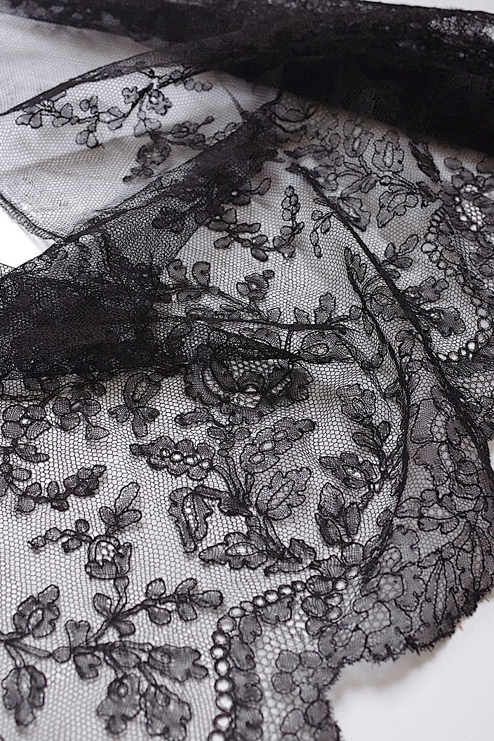 dentelle antique アンティークレース シャンティイレース+ビスティエ .FR a l'epoque