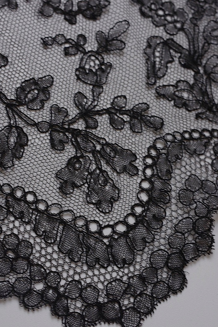 dentelle antique アンティークレース シャンティイレース+ビスティエ .FR a l'epoque