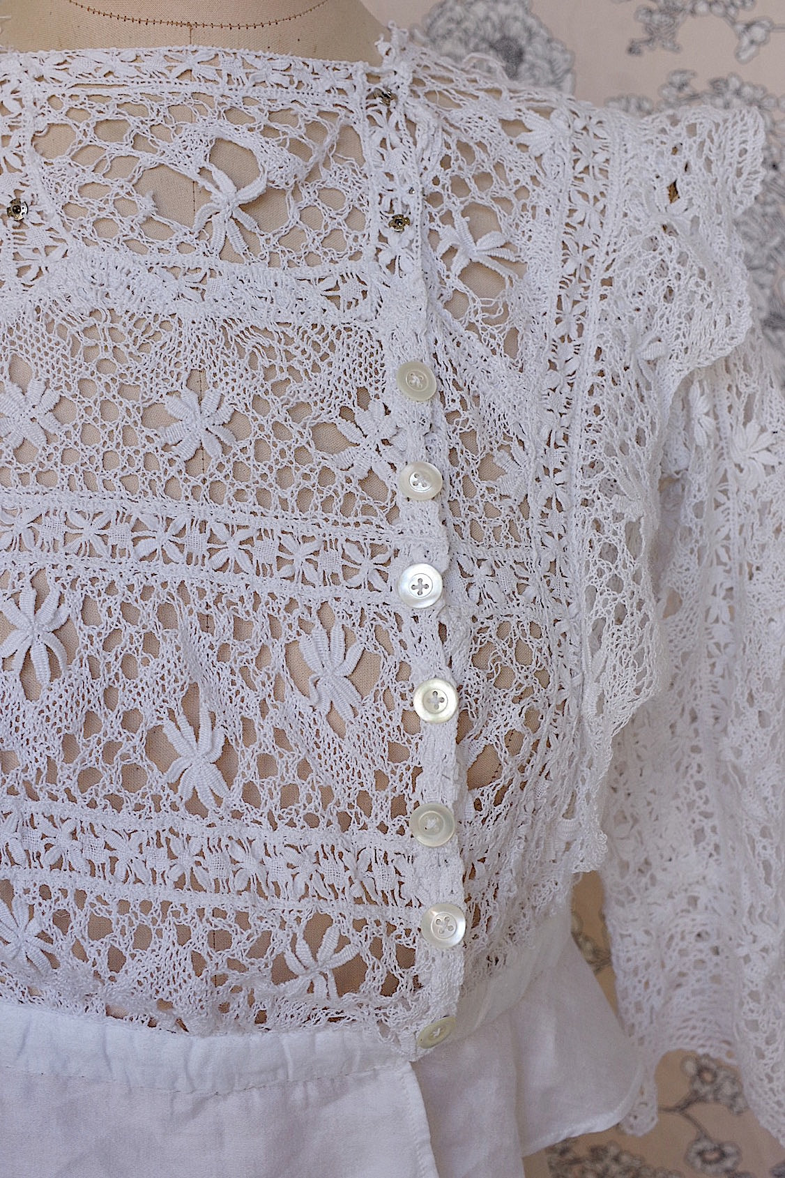 vêtement antique アンティークブラウス ボビンレース 2 .FR a l'epoque