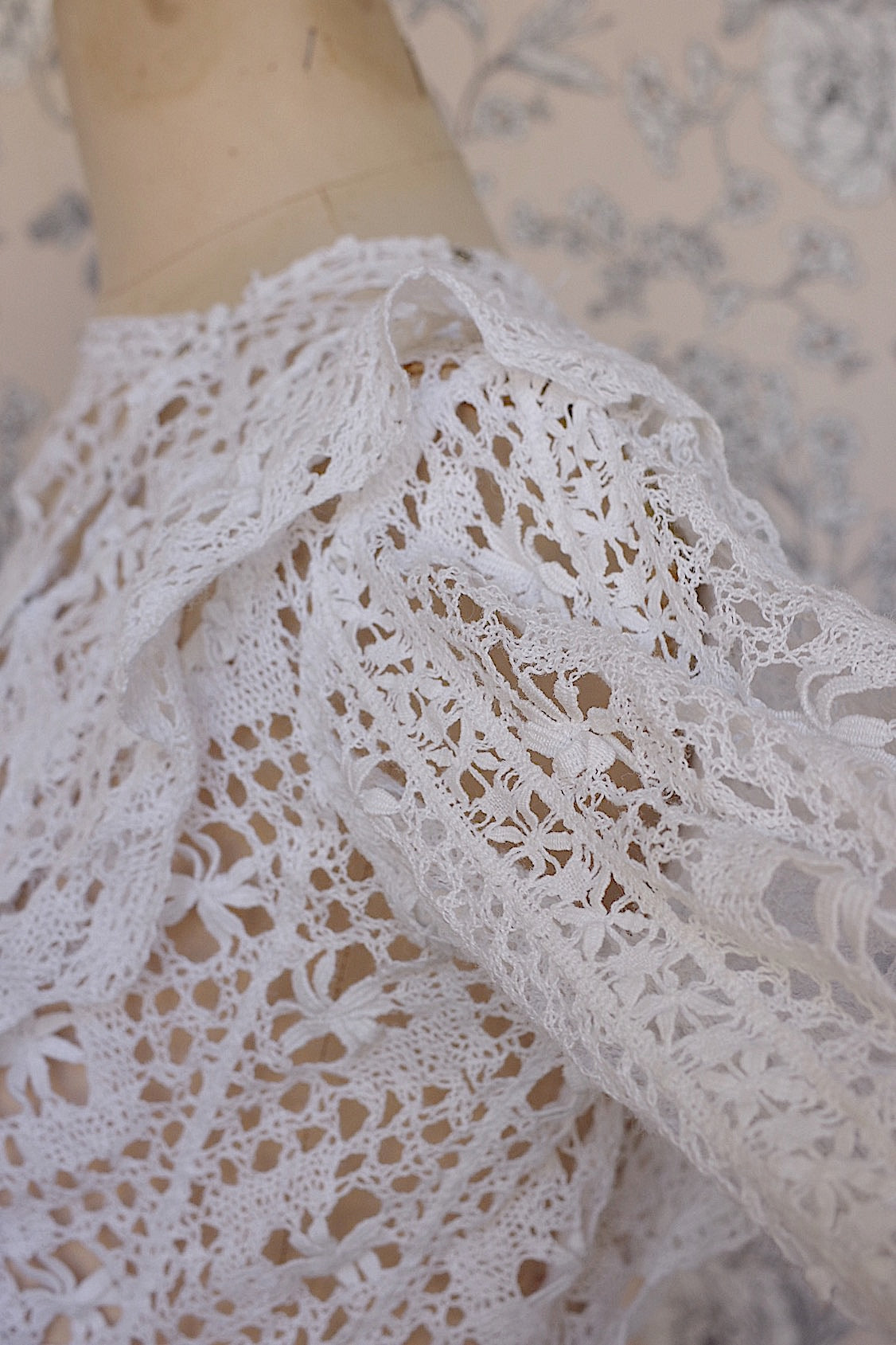 vêtement antique アンティークブラウス ボビンレース 2 .FR a l'epoque