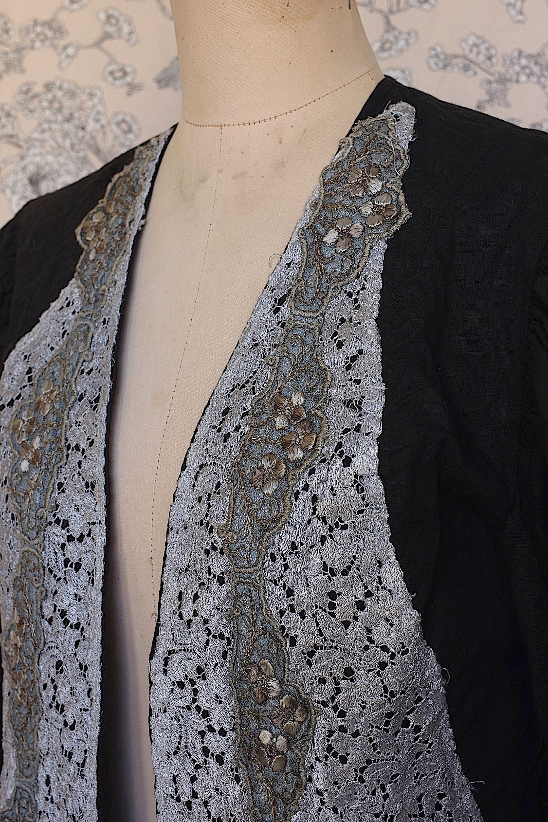 vêtement antique アンティークジャケット veste noir .FR a l'epoque