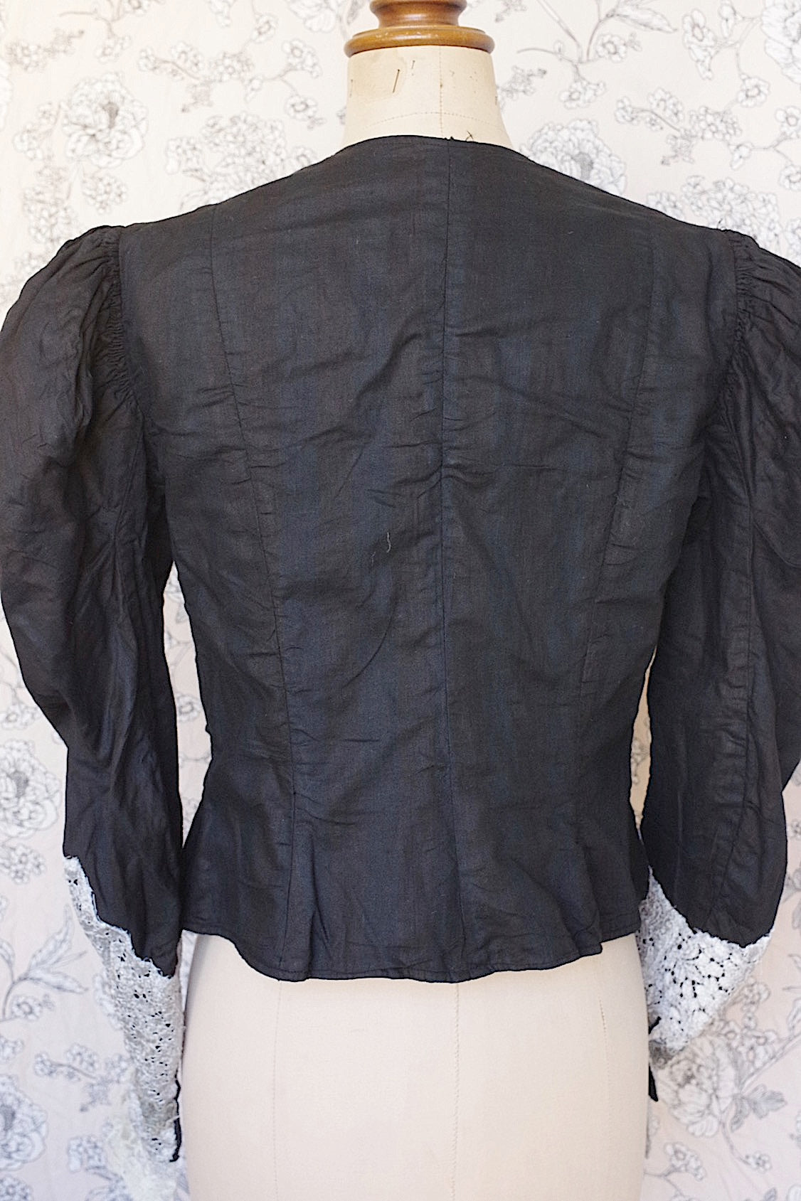 vêtement antique アンティークジャケット veste noir .FR a l'epoque