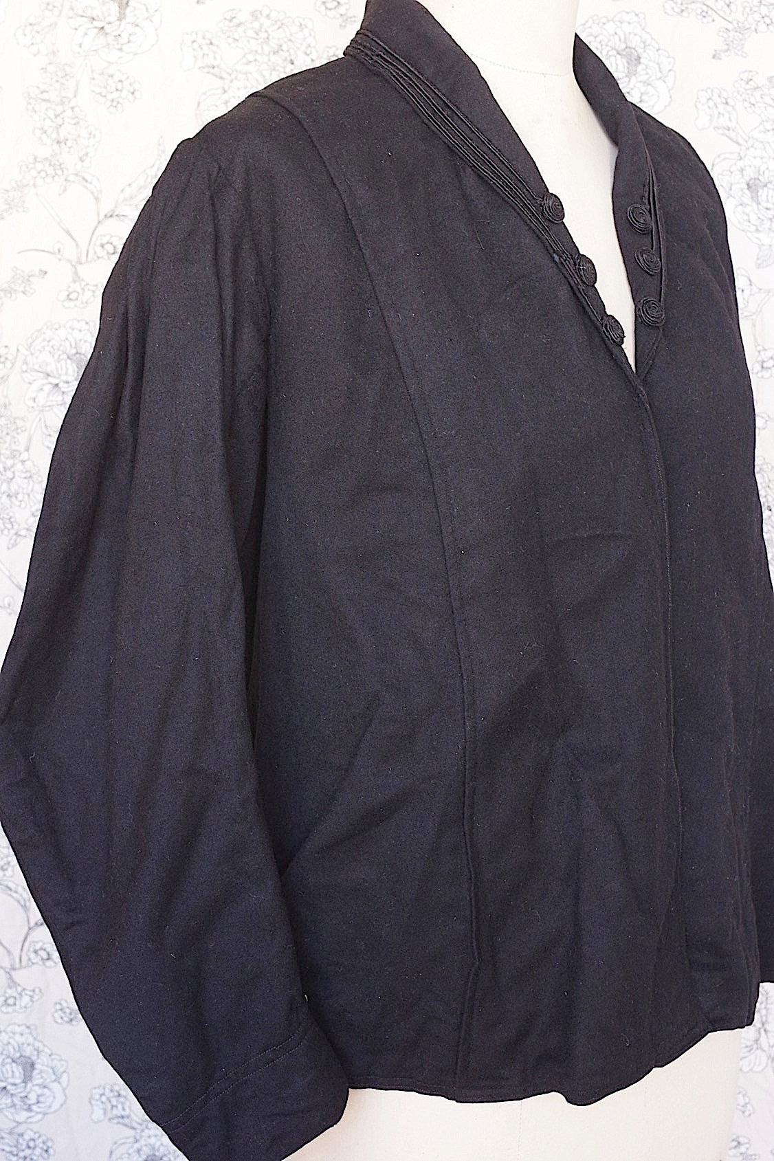 vêtement antique アンティークジャケット veste noir .FR a l'epoque