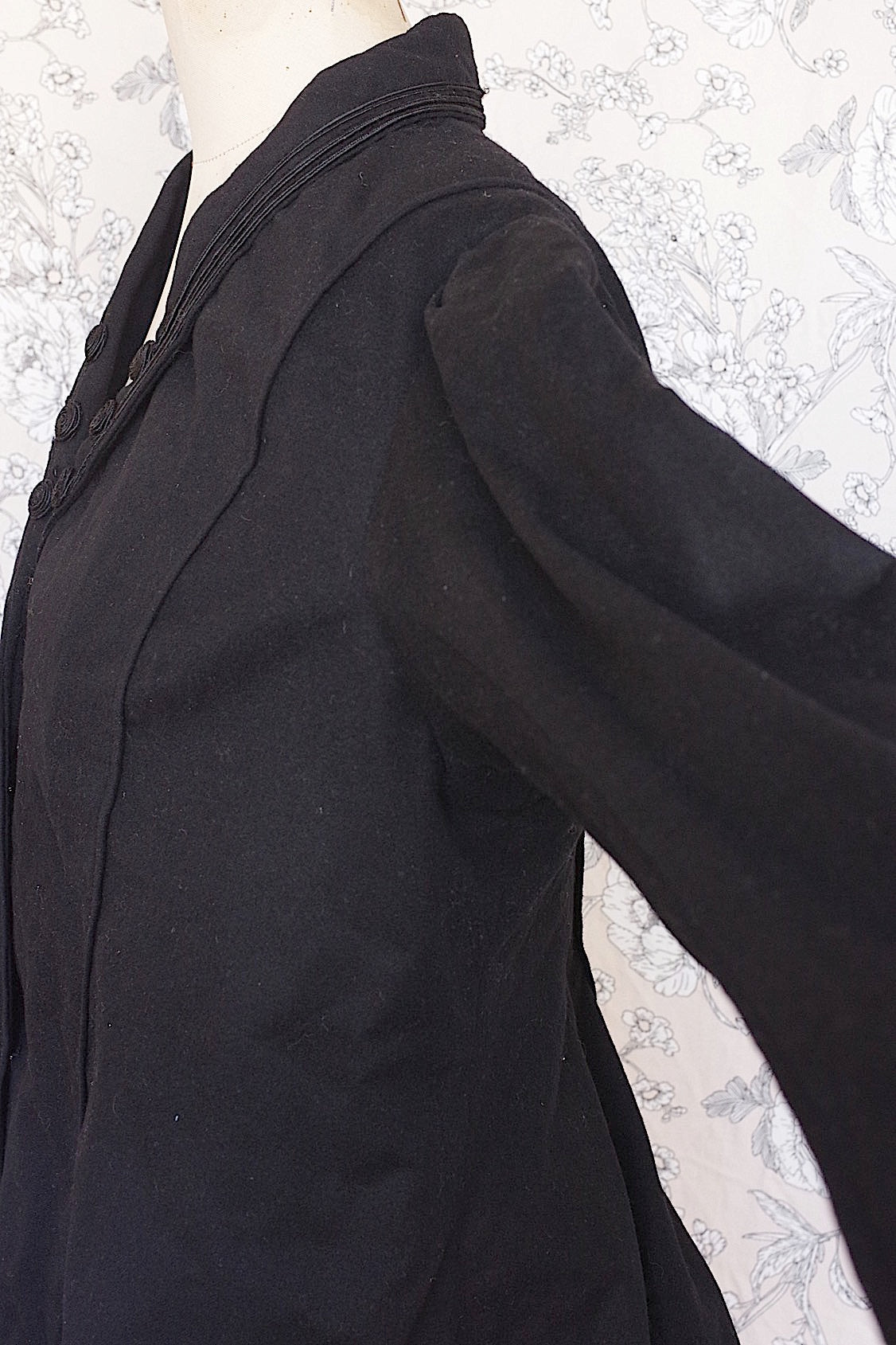 vêtement antique アンティークジャケット veste noir .FR a l'epoque