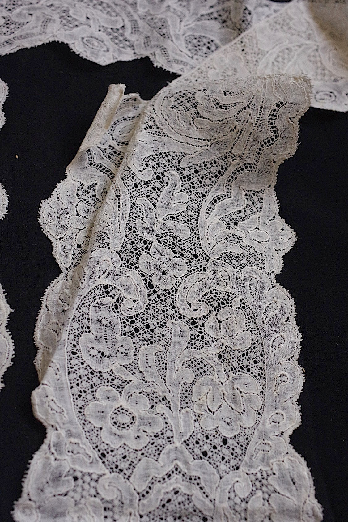 dentelle antique アンティークレースバンシュ ラペット
