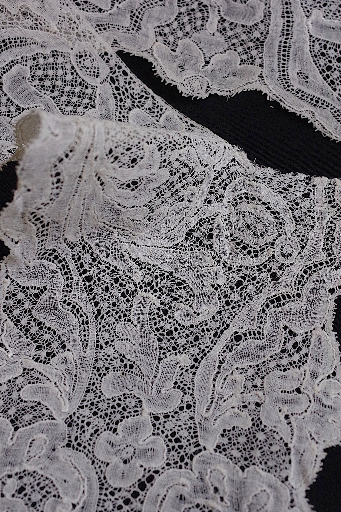 dentelle antique アンティークレースバンシュ ラペット