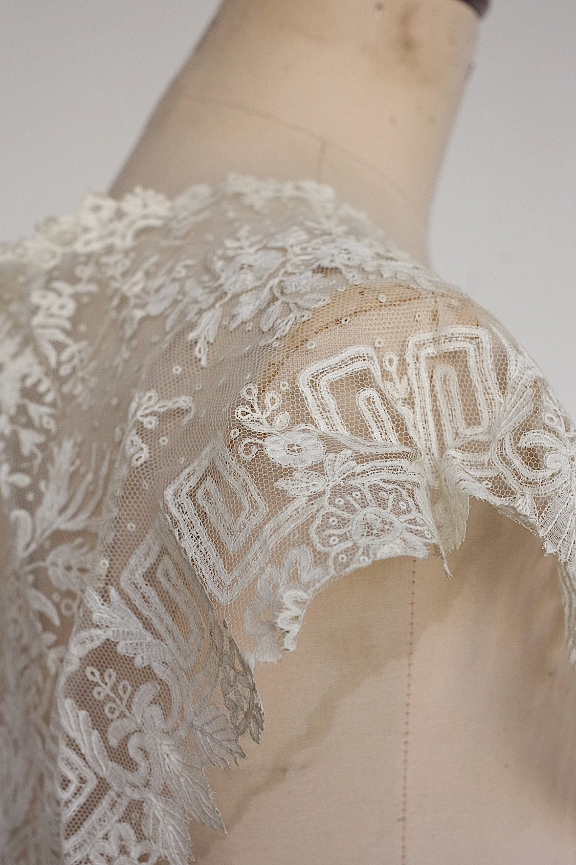 dentelle antique アンティークレース ケープ