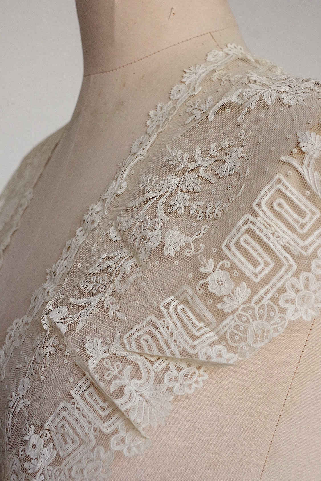 dentelle antique アンティークレース ケープ