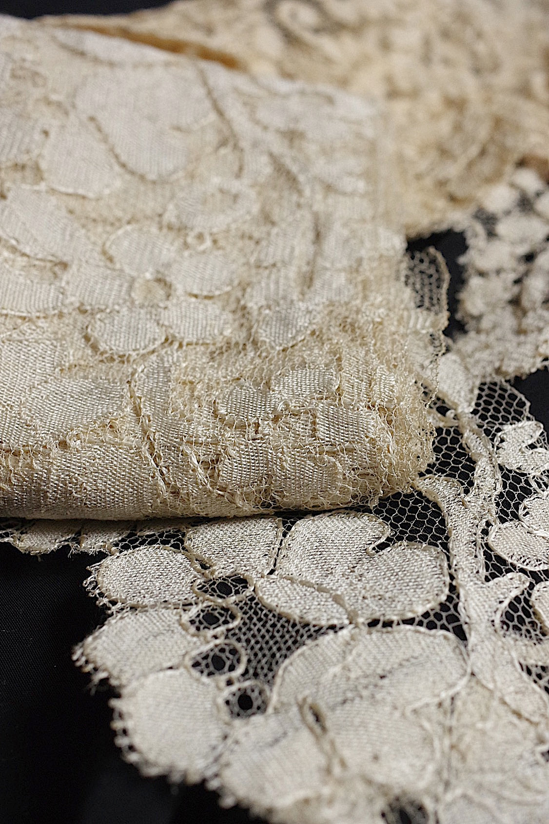 dentelle antique アンティークレース ブロンド 2本