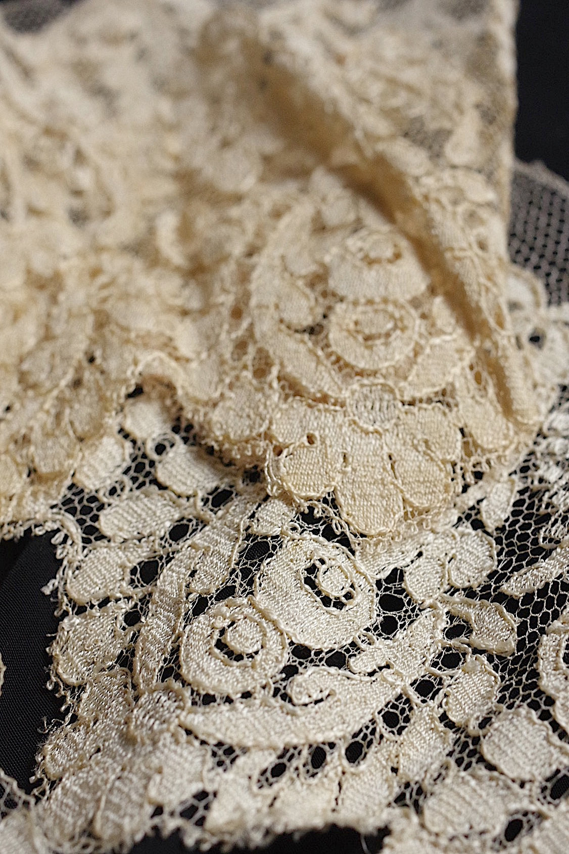 dentelle antique アンティークレース ブロンド 2本
