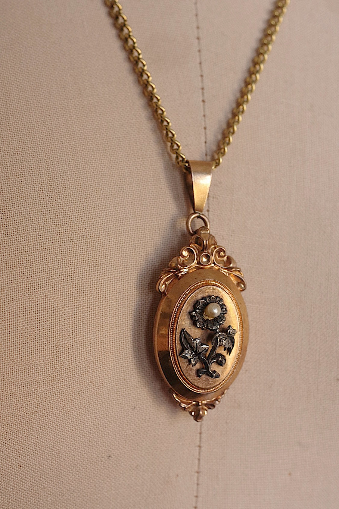 collier antique アンティークペンダント .FR a l'epoque