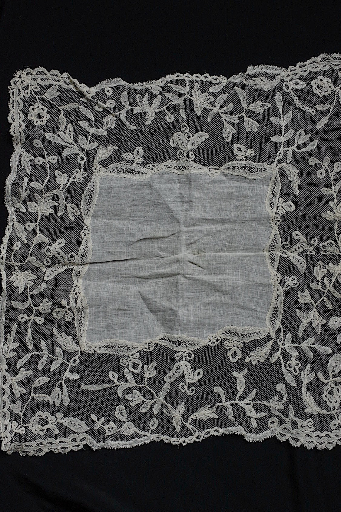 アンティークレース dentelle antique アンティークレース  ハンカチ .FR a l'epoque