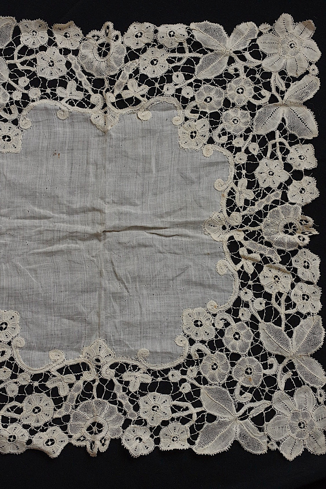 アンティークレース dentelle antique アンティークハンカチ2つ 素材用 .FR a l'epoque