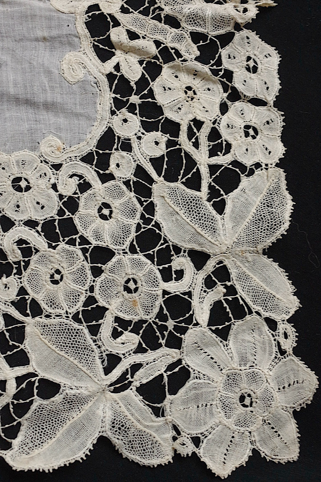 アンティークレース dentelle antique アンティークハンカチ2つ 素材用 .FR a l'epoque