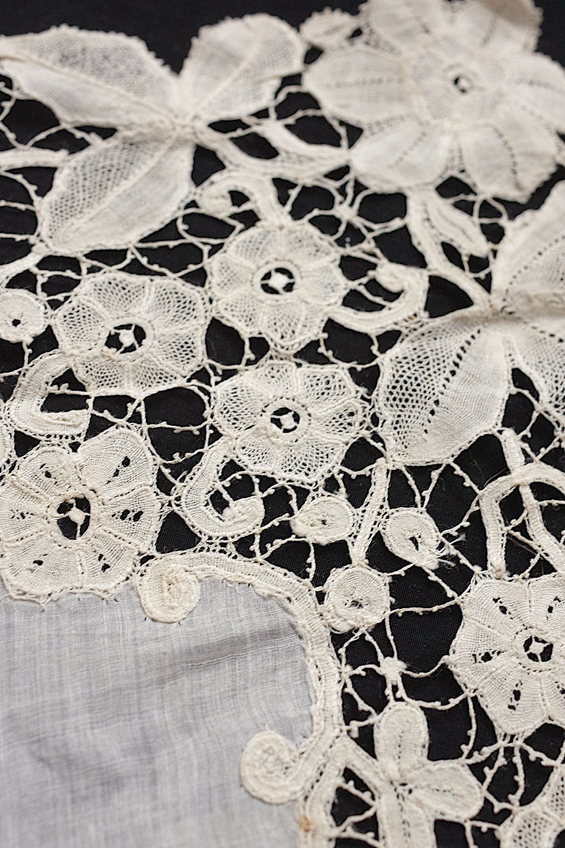 アンティークレース dentelle antique アンティークハンカチ2つ 素材用 .FR a l'epoque